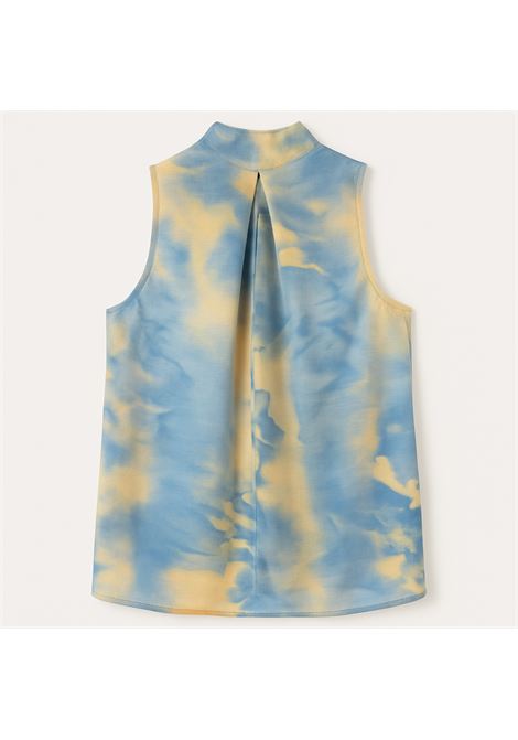 Top smanicato tie-dye azzurro e giallo con collo alto  Attic and Barn ATTIC AND BARN | Top & T-shirt | MATTO005AT268225